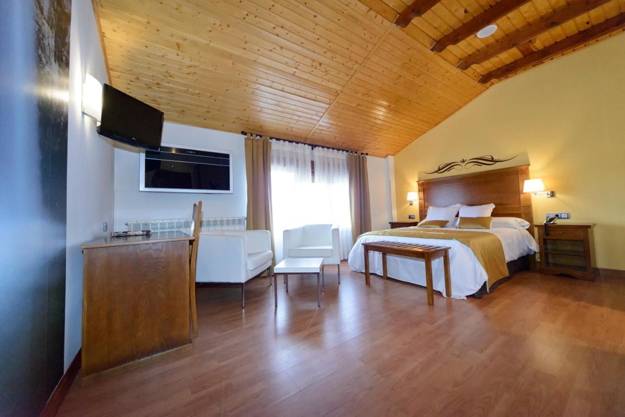 Hotel La Barrosa Abejar Exteriör bild